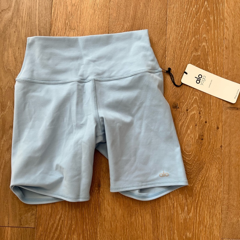 NWT LIGHT BLUE ALO BIKER SHORTS